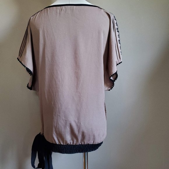 Pleione short sleeve embroidered top Small - Picture 6 of 13